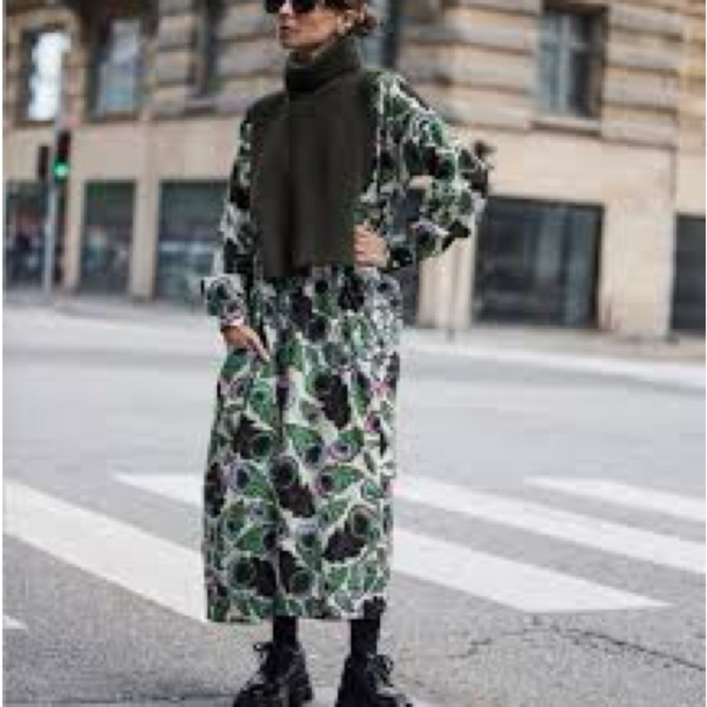 Beautiful Baum Und Pferdgarten dress. I am 5’9 and it hits mid calf